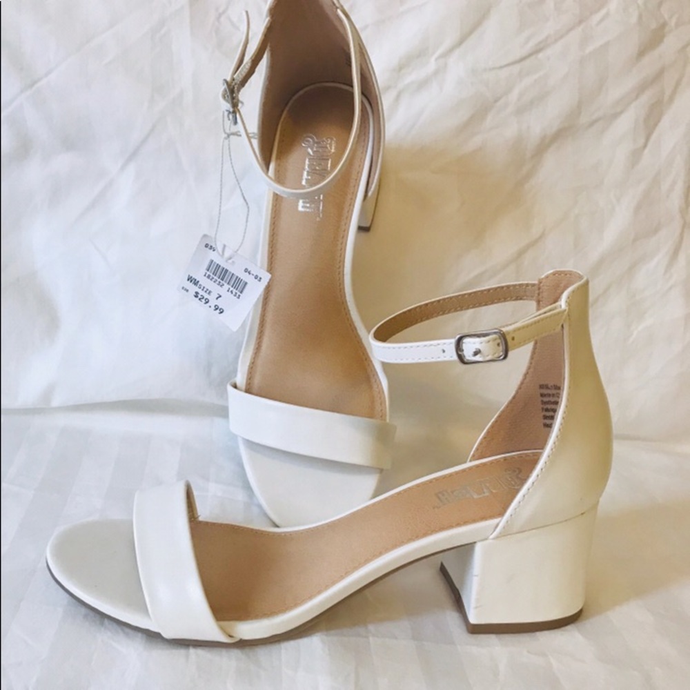 Elegant women dress & casual Sandals. White; 7US